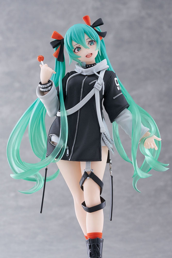 Hatsune Miku Figure   Fashion Punk Ver