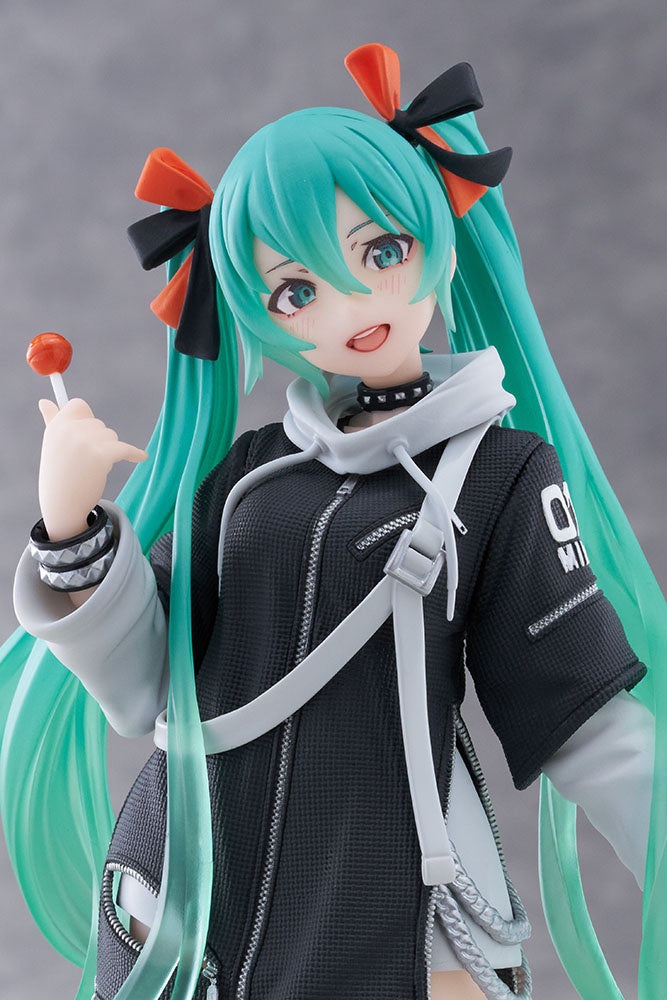 Hatsune Miku Figure   Fashion Punk Ver